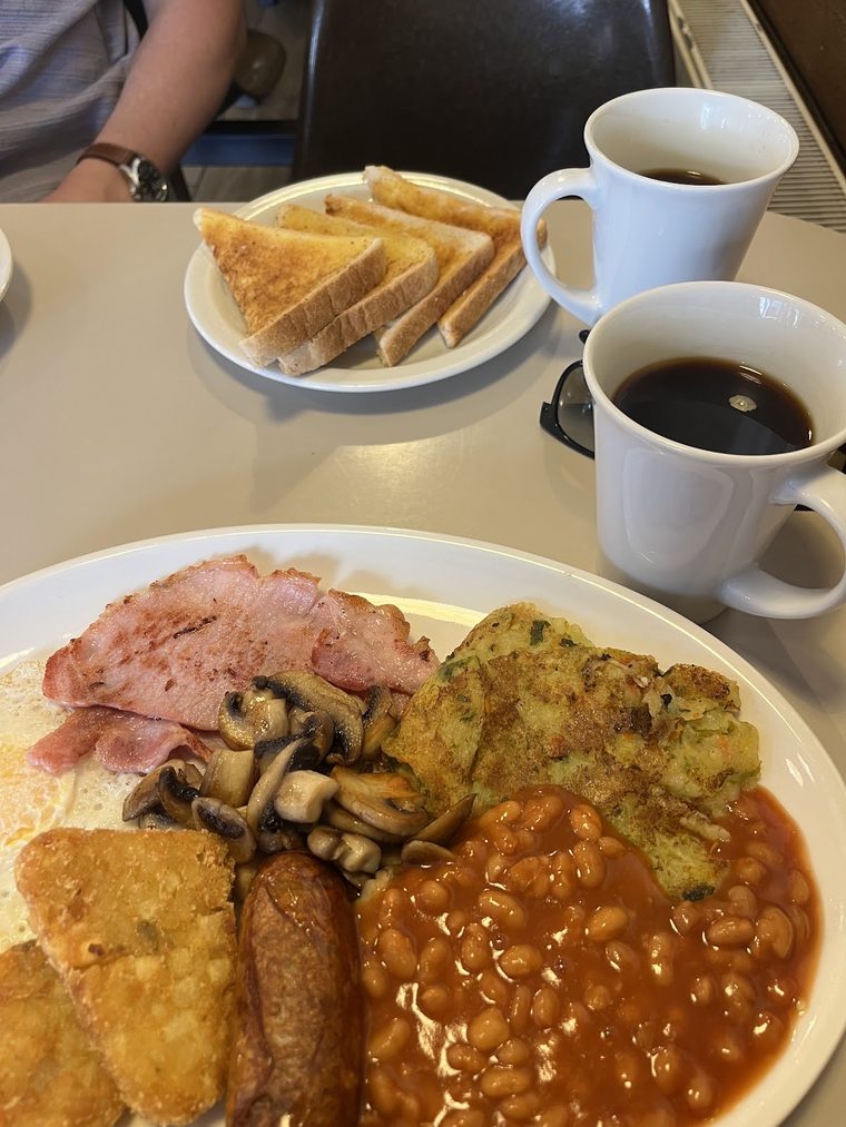 Full English breakfast with bubble-and-squeak and toast.